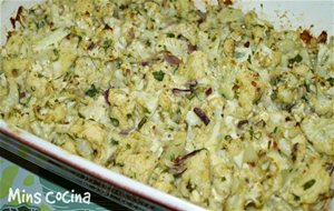 Pastel De Coliflor Con Feta, Perejil, Eneldo Y Cebollas 
