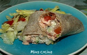 Wraps De Salmón Con Salsa De Yogur Y Pepino 
