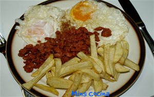 Huevos Fritos Con Zorza Y Patatas
