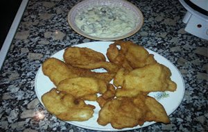 Filetes De Pollo Empanado Con Salsa De Champiñones
