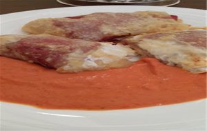 Sorpresas De Pimiento De Piquillo Relleno De Marisco En Salsa De Pimientos Asados
