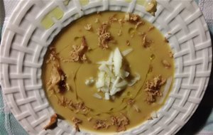 Crema De Calabaza Con Lascas De Queso
