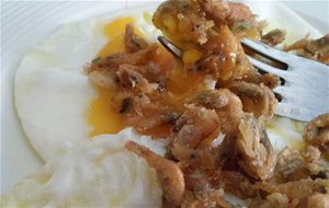 Camarones Frescos Con Huevos De Corral
