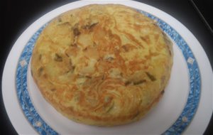 Tortilla De Patatas Y Pimientos Verdes Con Cebolla Morada
