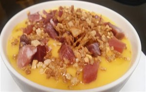 Crema De Calabaza Con Jamón Y Crujientes 
