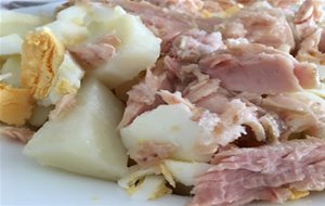 Ensalada De Papas Aliñas Con Tronco De Bonito Y Huevo
