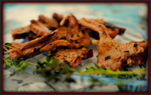 
chuletillas De Cabrito Con Ajo Negro Y Menta.
