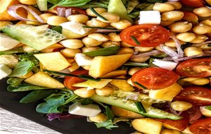 Ensalada Con Garbanzos Y Vegetales