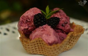 
helado De Yogur Y Moras.
