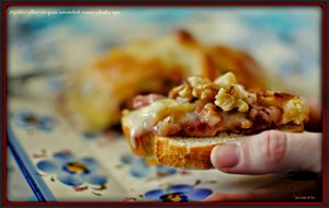 
hojaldre Relleno Con Queso Camembert, Nueces Y Frutos Rojos.
