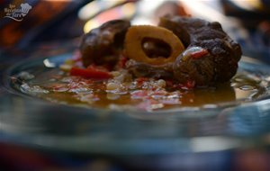 Ossobuco en salsa de ginebra y vegetales