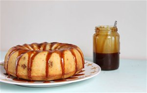 Budin Con Chips De Dulce De Leche Y Salsa De Caramelo Salado
