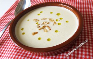 Ajoblanco. Receta Tradicional Andaluza
