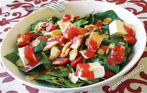 Ensalada De Pollo Y Espinacas Con Vinagreta De Fresas
