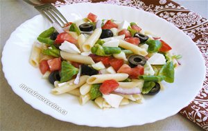 Ensalada De Pasta Con Queso Fresco, Tomate Y Pepino
