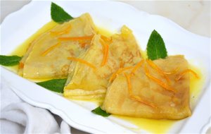 Crepes Suzette. Crepes Dulces Con Salsa De Naranja 
