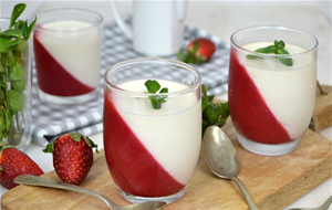 Panna Cotta Con Fresas 
