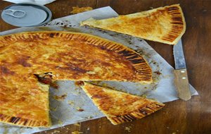 Empanada De Hojaldre Con Atún Y Piquillos
