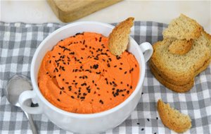 Hummus De Pimientos Del Piquillo. Paté Vegetal
