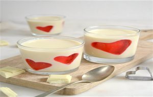 Panna Cotta De Chocolate Blanco Con Corazones. Receta De San Valentín
