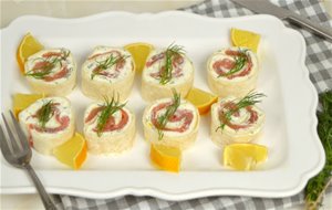 Rollitos De Salmón Y Queso Crema. Aperitivo Fácil Para Navidad
