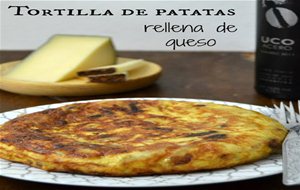 Tortilla De Patatas Rellena De Queso. #typicalspanish
