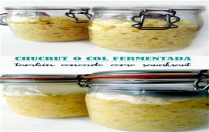 
chucrut O Col Fermentada, También Conocido Como Sauerkraut
