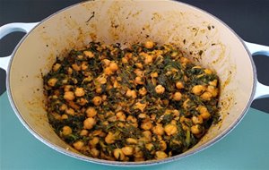 
garbanzos Con Espinacas (una Tapa Tradicional En Andalucía)
