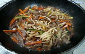 
wok De Udon Con Ternera Y Verduras
