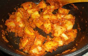 Aloo Tamatar Jhol (guiso Indio De Patata Y Tomate)