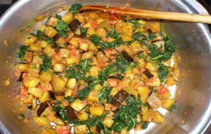 Curry De Espinacas, Berenjena Y Garbanzos (palak Baigan Aur Channa)