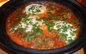 Tajine De Albóndigas De Cordero Y Huevo (kofta Tajine)