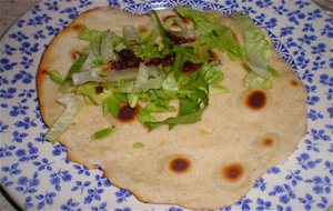 Wrap De Tortillas De Trigo Caseras Con Pollo Especiado