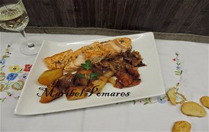 Asado De Salmón, Patatas, Cebolla Y Tomate En Olla Programable.
