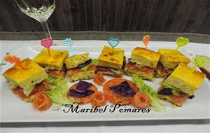 Montaditos O Pinchos De Tortilla De Patata, Cebolla, Calabacin, Salmón Ahumado, Tomate, Lechuga Y Col Lombarda.
