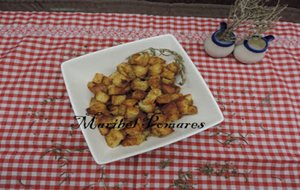 Croutons Franceses O Pan Cortado En Cuadraditos Tostado.
