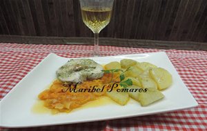 Merluza Con Patatas Y Salsa De Tomate.
