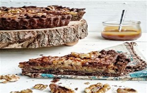 Tarta De Nueces Y Chocolate Con Salsa Toffee
