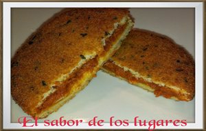 Sándwiches Empanados De Pimientos Y Atún.
