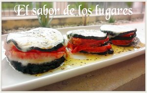 Milhojas De Berenjena, Tomate Y Mozzarella Con Aceite De Albahaca.
