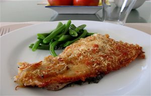 Lubina Al Horno Con Cubierta De Cebolla, Pan Rallado Y Queso Parmesano
