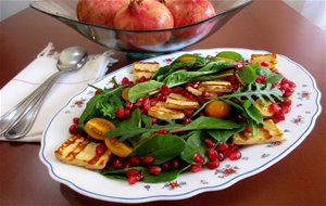 Ensalada De Espinacas Con Granada, Tomates Cherry Y Queso Asado
