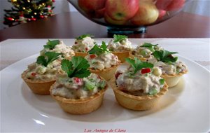 Tartaletas Rellenas Con Ensaladilla De Atún Y Manzana 
