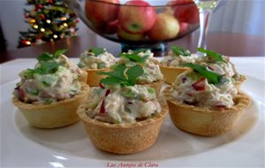 Tartaletas Rellenas Con Ensaladilla De Atún Y Manzana 
