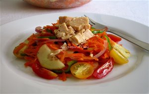 Ensalada De Zanahoria Con Pepino Y Bonito Del Norte
