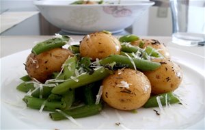 Salteado De Patatas Con Judías Verdes Y Tomillo
