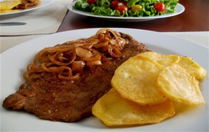 Bistec Encebollado
