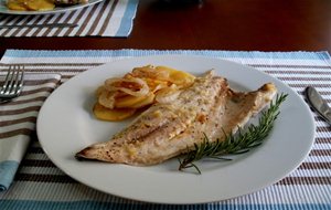 Dorada Al Horno Con Patatas, Ajo Y Romero
