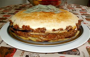 Musaka O Moussaka (pastel De Berenjenas Con Patatas Y Carne)

