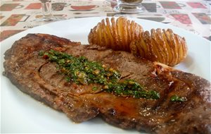 Entrecot A La Plancha Con Salsa Chimichurri
